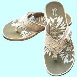 Clark's Flip Flop NWOT white size 7